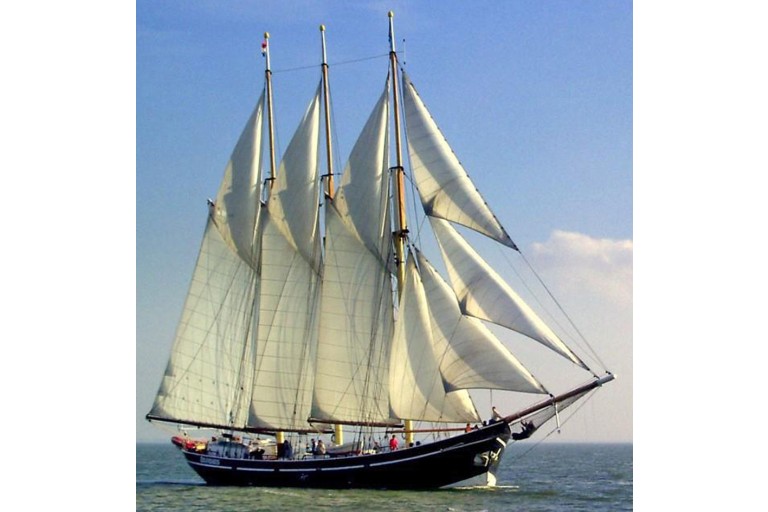 Top sail schooner 26 overnight guests