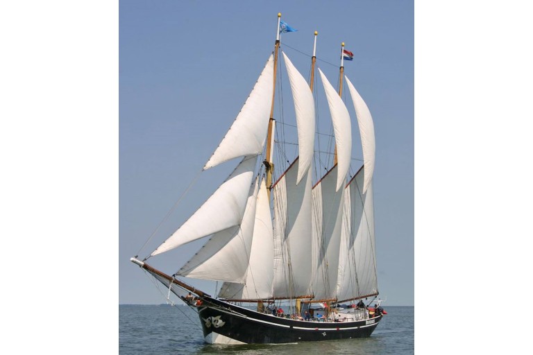 Top sail schooner 26 overnight guests