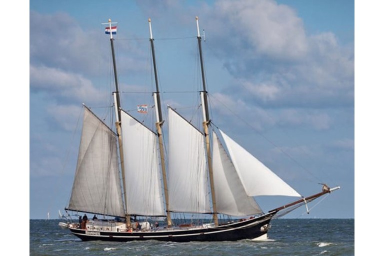 Top sail schooner 26 overnight guests