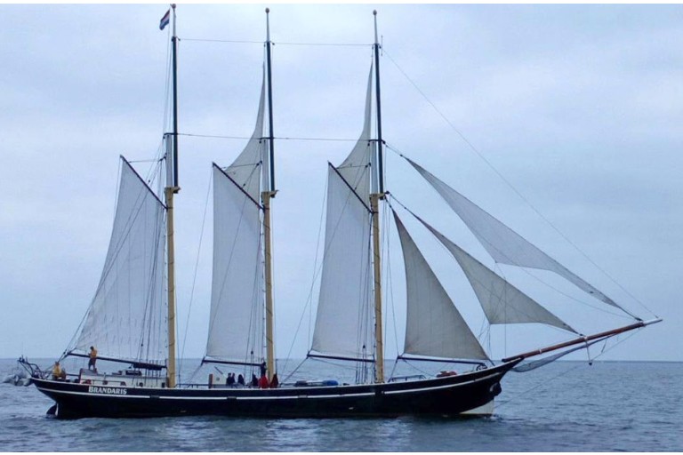 Top sail schooner 26 overnight guests