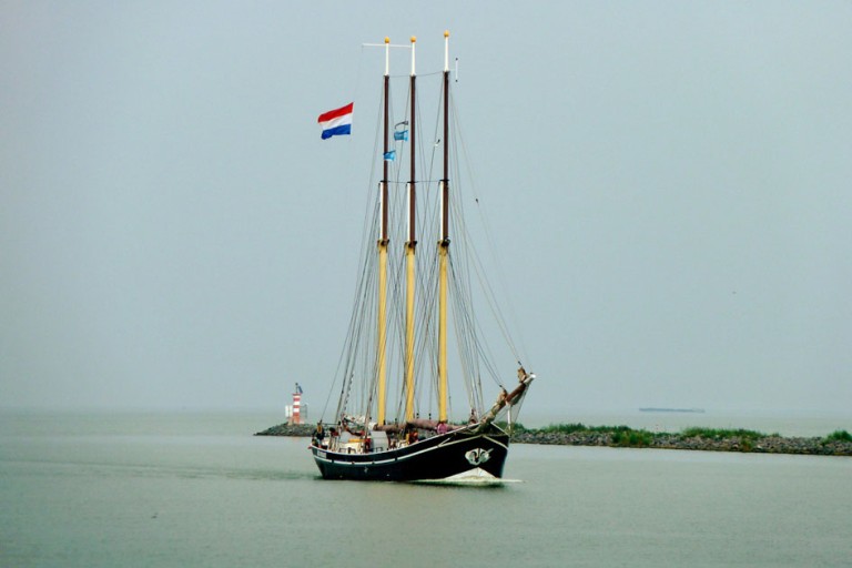 Top sail schooner 26 overnight guests