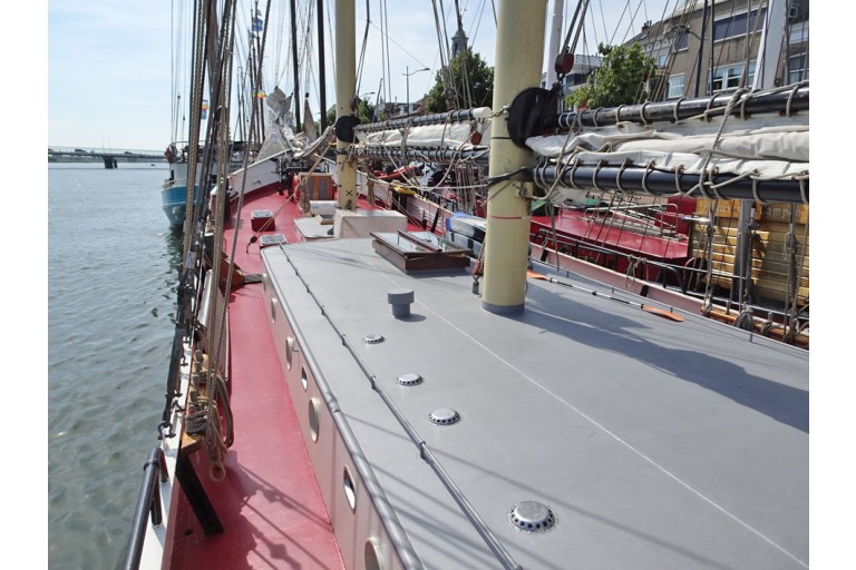 Top sail schooner 26 overnight guests