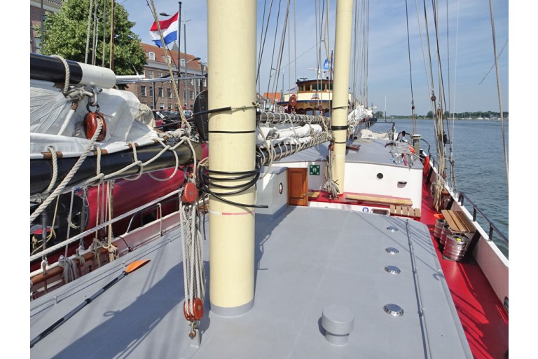 Top sail schooner 26 overnight guests