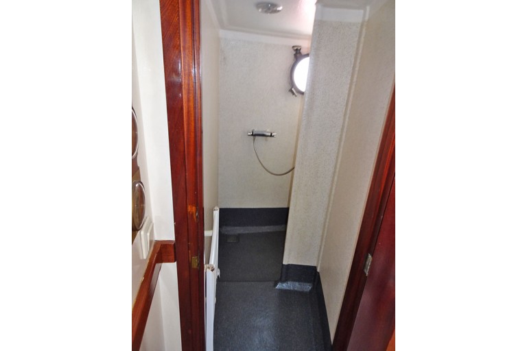 Top sail schooner 26 overnight guests