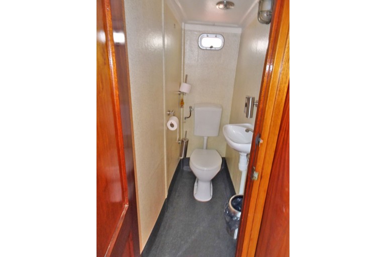 Top sail schooner 26 overnight guests