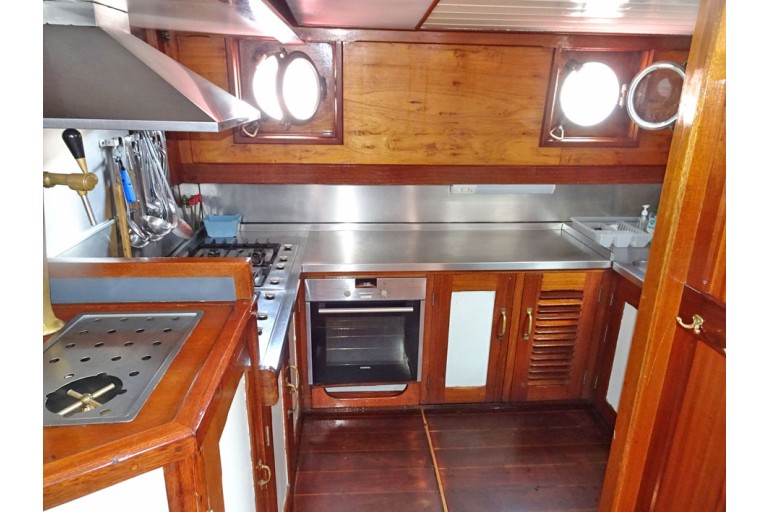 Top sail schooner 26 overnight guests