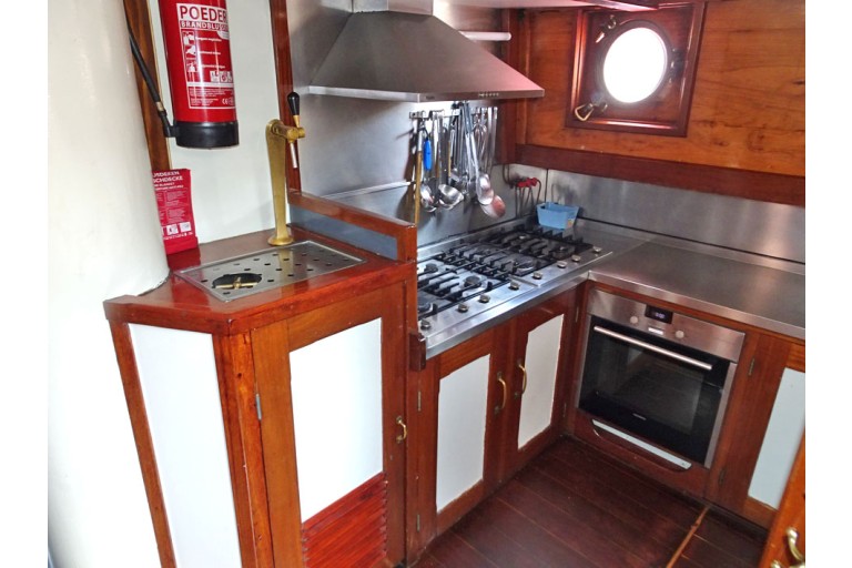 Top sail schooner 26 overnight guests