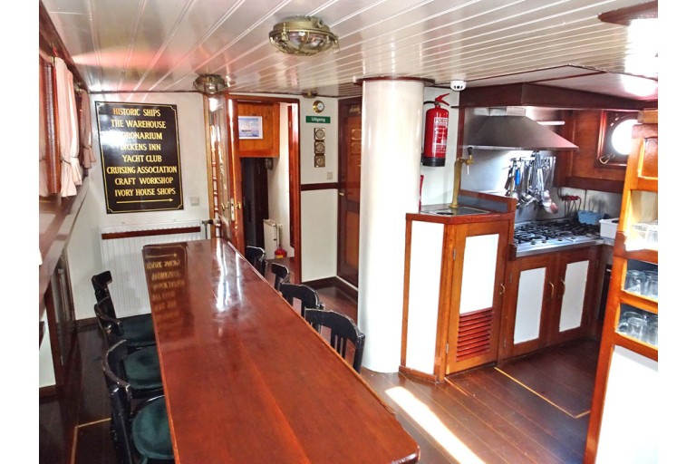 Top sail schooner 26 overnight guests