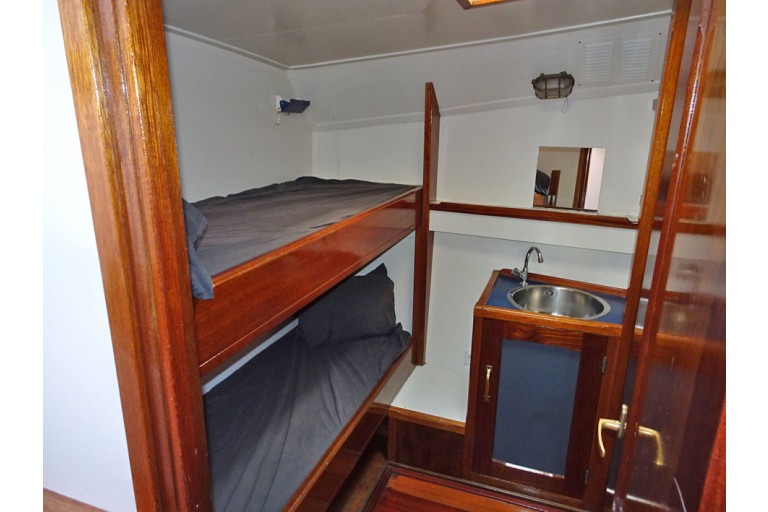 Top sail schooner 26 overnight guests