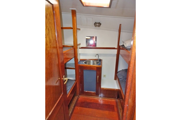 Top sail schooner 26 overnight guests