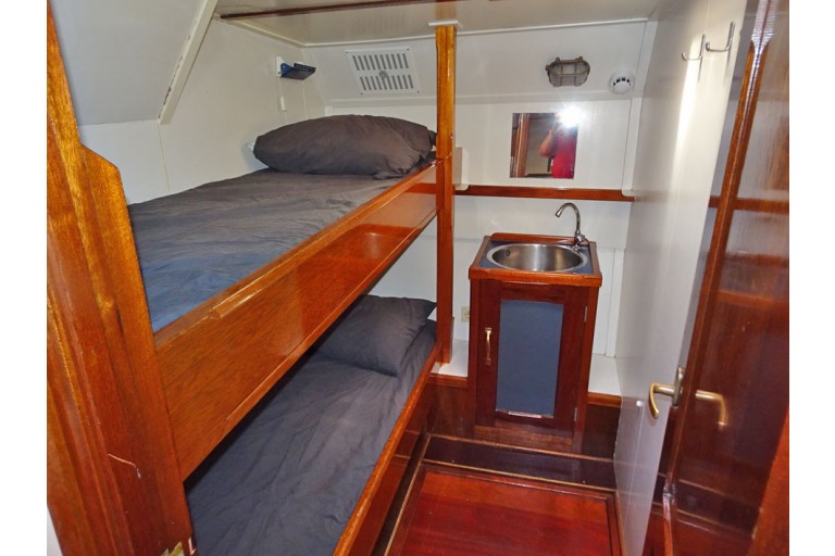 Top sail schooner 26 overnight guests