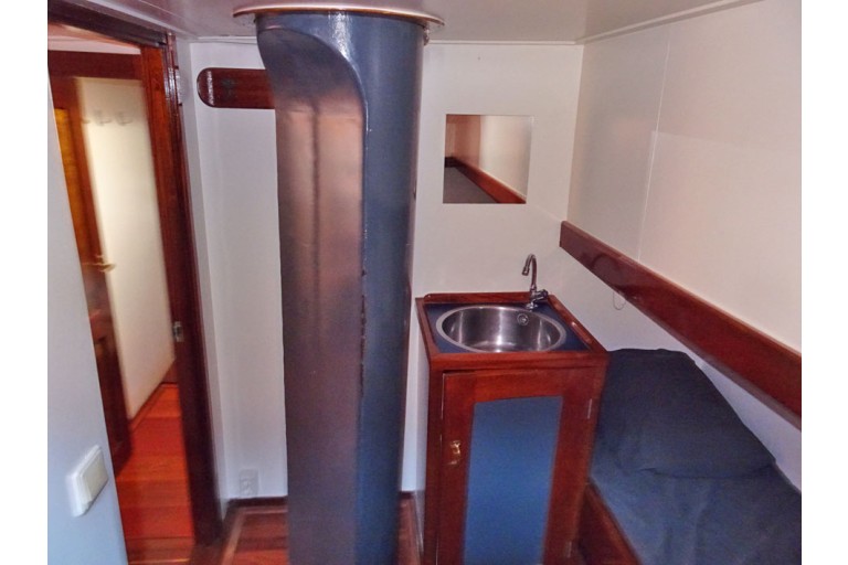 Top sail schooner 26 overnight guests