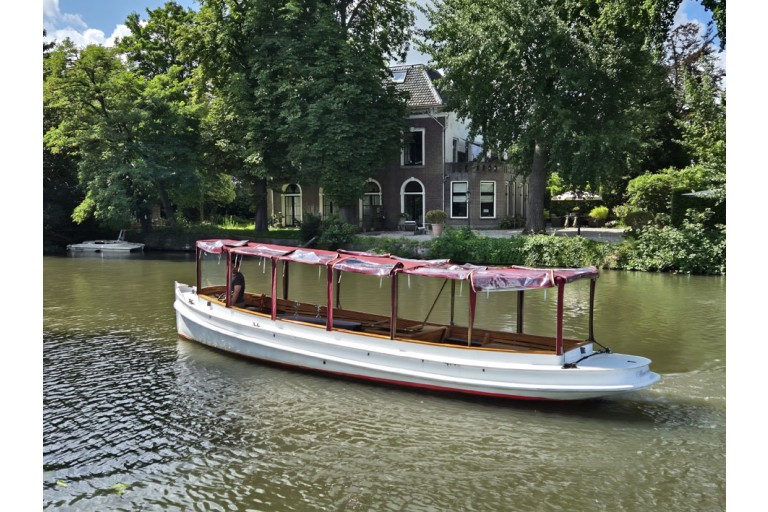 Classic motor yacht 10.00