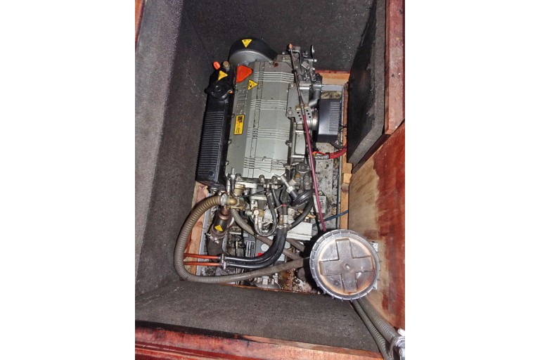 Classic motor yacht 10.00