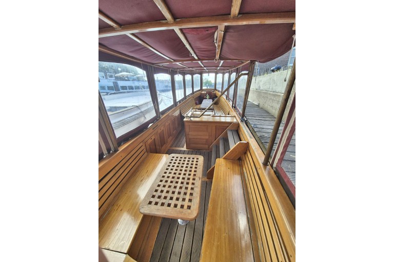 Classic motor yacht 10.00