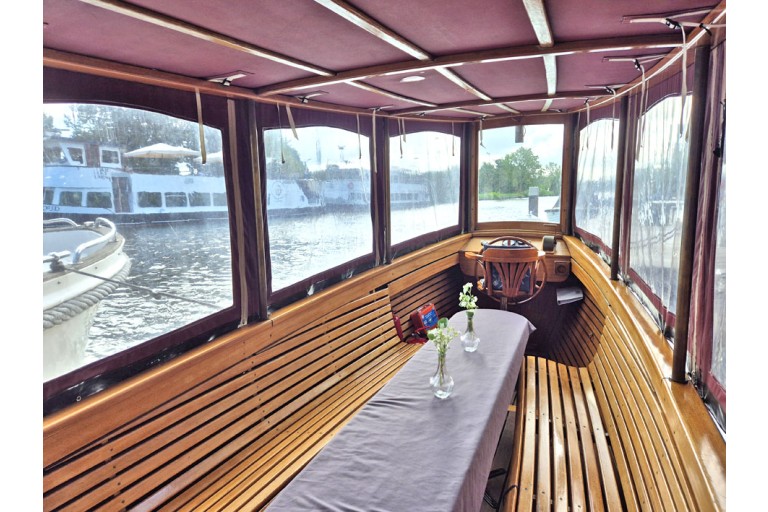 Classic motor yacht 10.00