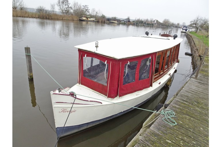 Classic Dutch motor yacht 8.90