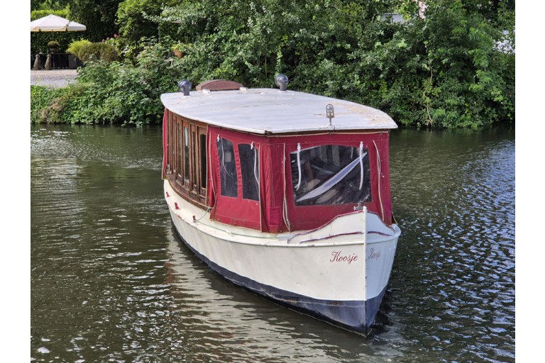 Classic Dutch motor yacht 8.90