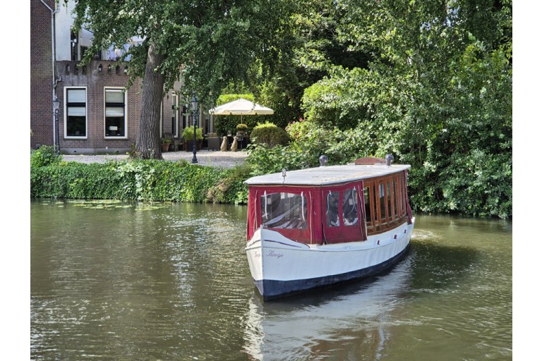 Classic Dutch motor yacht 8.90