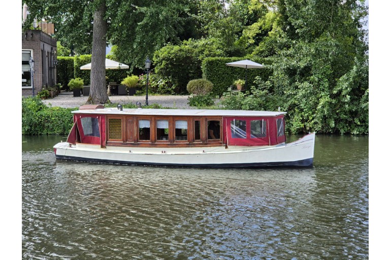 Classic Dutch motor yacht 8.90