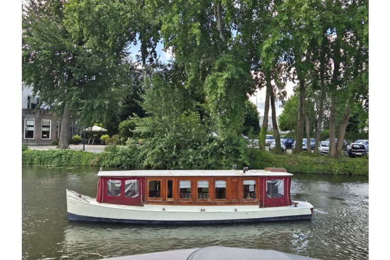 Classic Dutch motor yacht 8.90