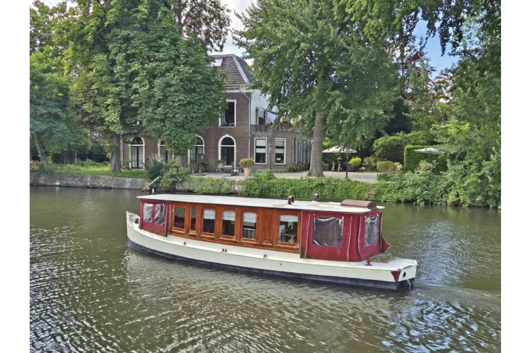 Classic Dutch motor yacht 8.90