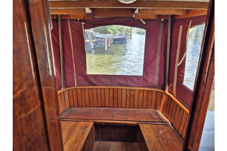 Classic Dutch motor yacht 8.90