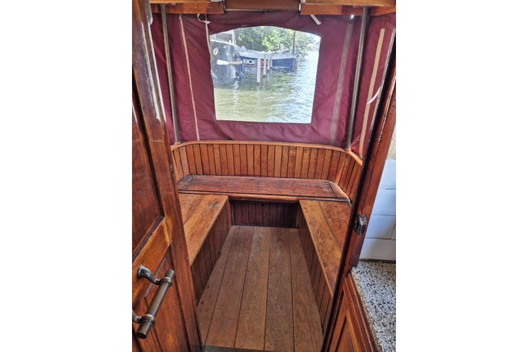 Classic Dutch motor yacht 8.90