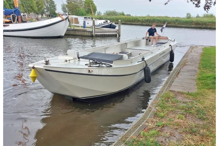 Open Tour boat for 35 guests