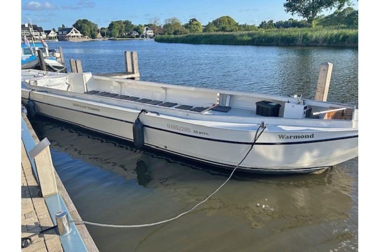 Open Tour boat for 35 guests