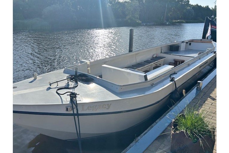 Open Tour boat for 35 guests