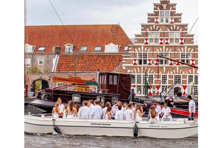 Open Tour boat for 35 guests