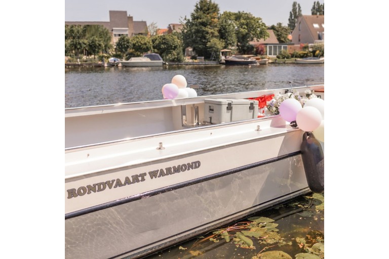 Open Tour boat for 35 guests