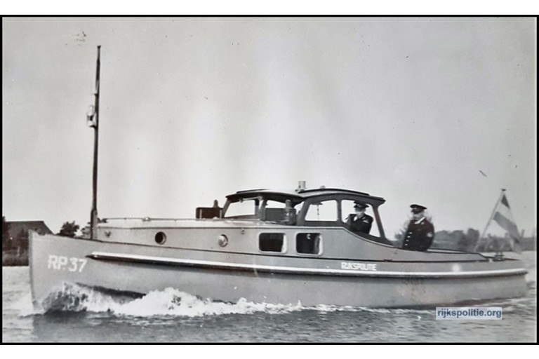 ancien Bateau de Police RP37
