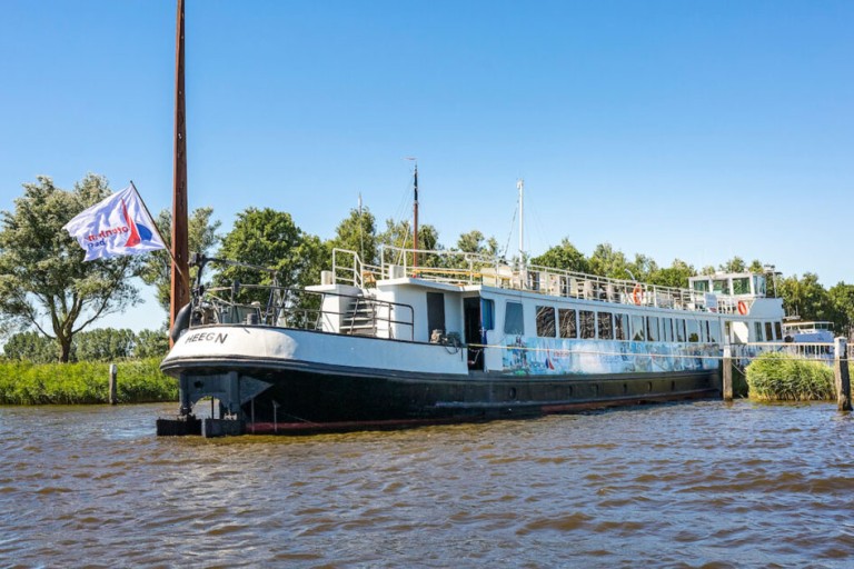 Accommodation / Hotel ship with ES-TRIN certificate