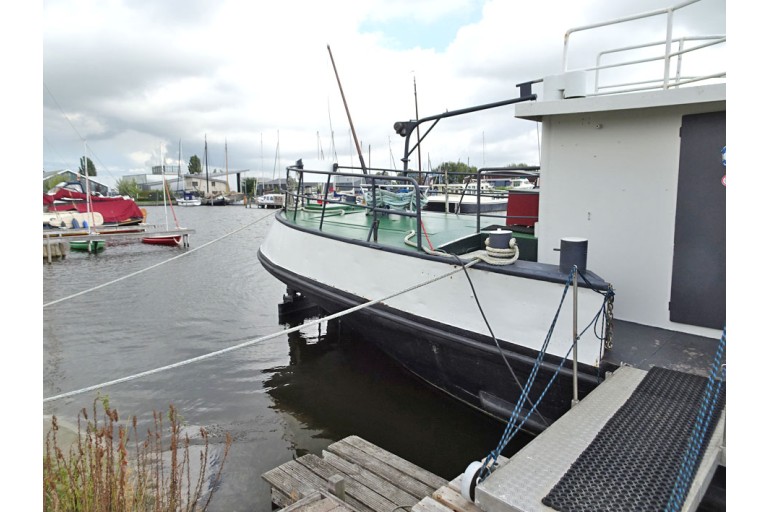 Accommodation / Hotel ship with ES-TRIN certificate