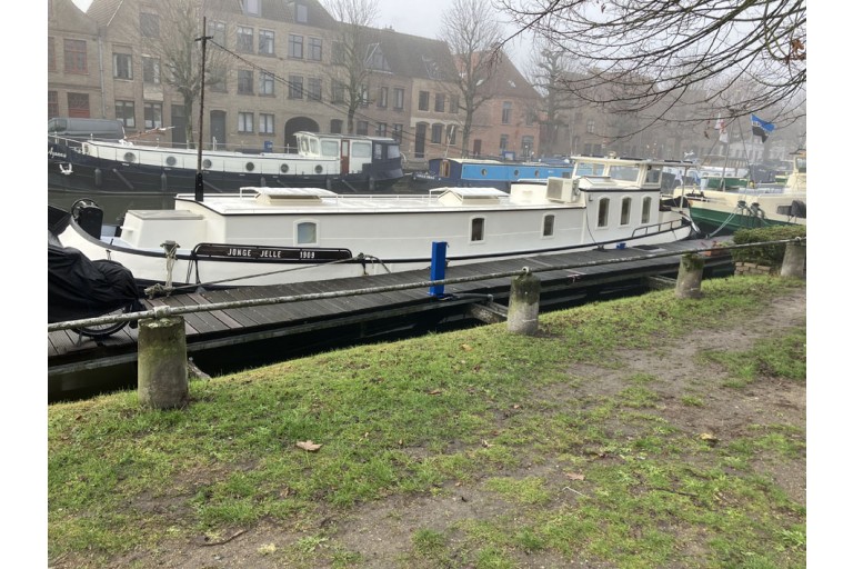 Skutsje Fahrendes Wohnschiff 17.12