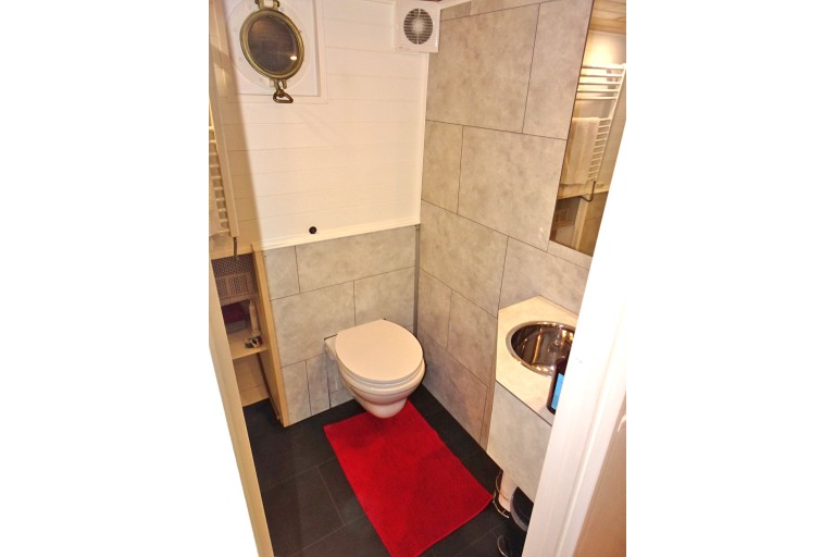 Skutsje Fahrendes Wohnschiff 17.12