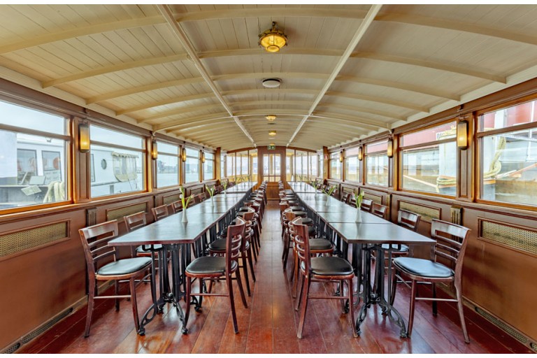 Historisches Fahrgastschiff, 100 Fahrgäste