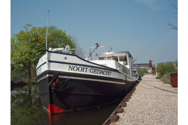 Péniche hollandaise Luxe Motor 21.18, certifiée ES-TRIN