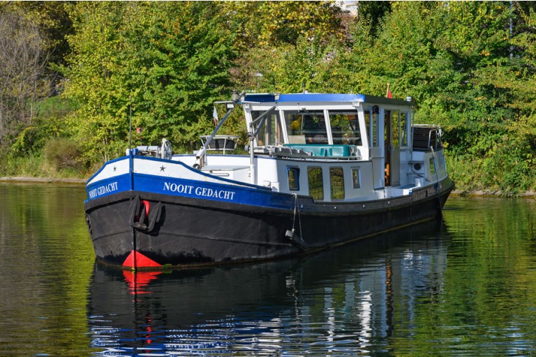 Péniche hollandaise Luxe Motor 21.18, certifiée ES-TRIN