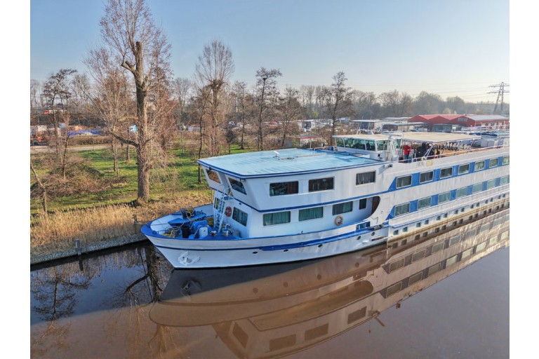 Hotel / Passenger ship 120 pax