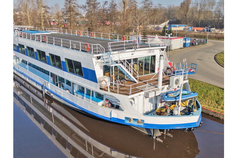 Hotel / Passenger ship 120 pax