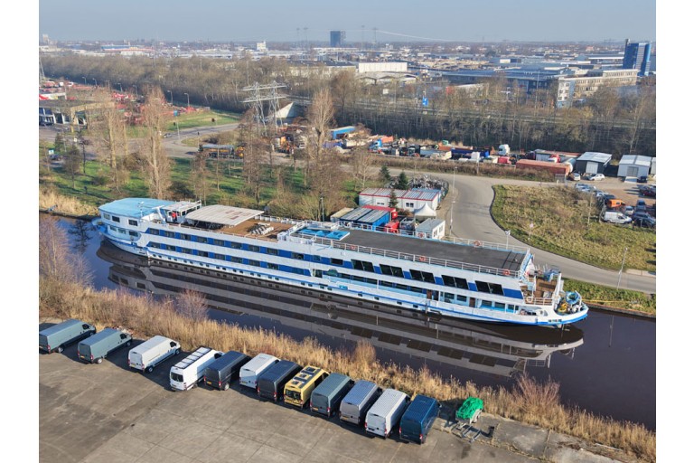 Hotel / Passenger ship 120 pax