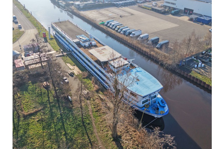 Hotel / Passenger ship 120 pax