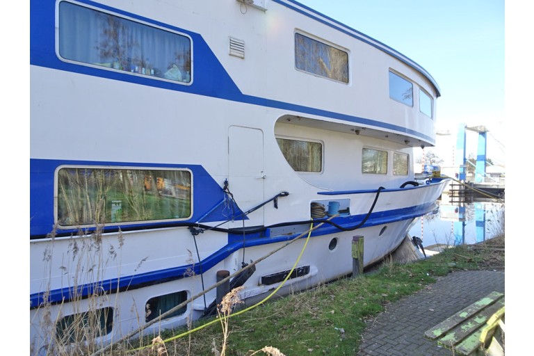 Hotel / Passenger ship 120 pax