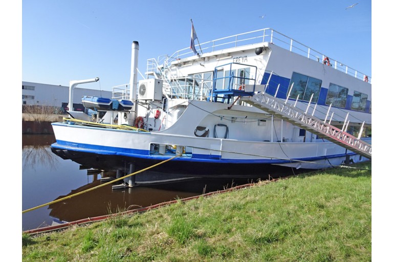 Hotel / Passenger ship 120 pax