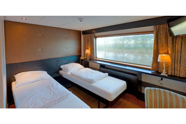 Hotel / Passenger ship 120 pax