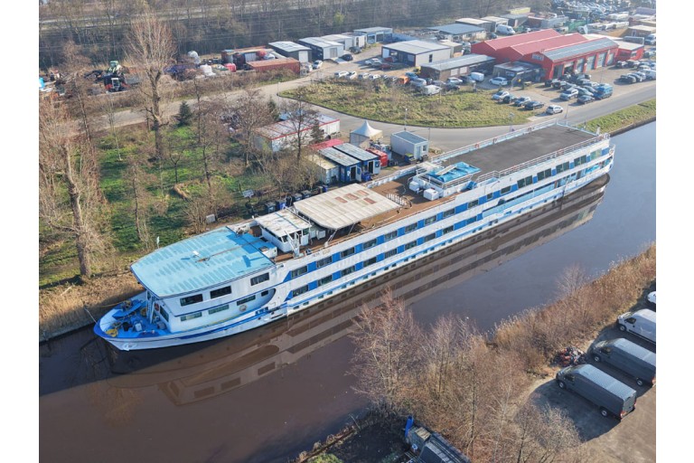 Hotel / Passenger ship 120 pax