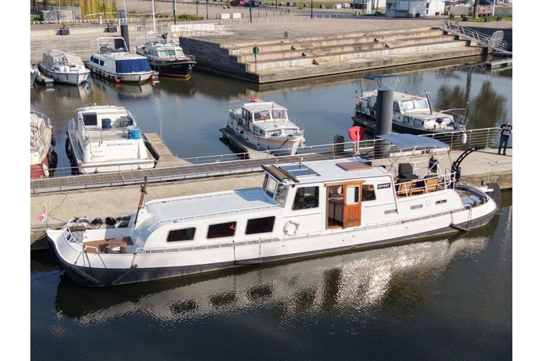 Motortjalk Dutch Barge 18.60